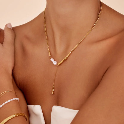 Elara Pearl Bar Necklace