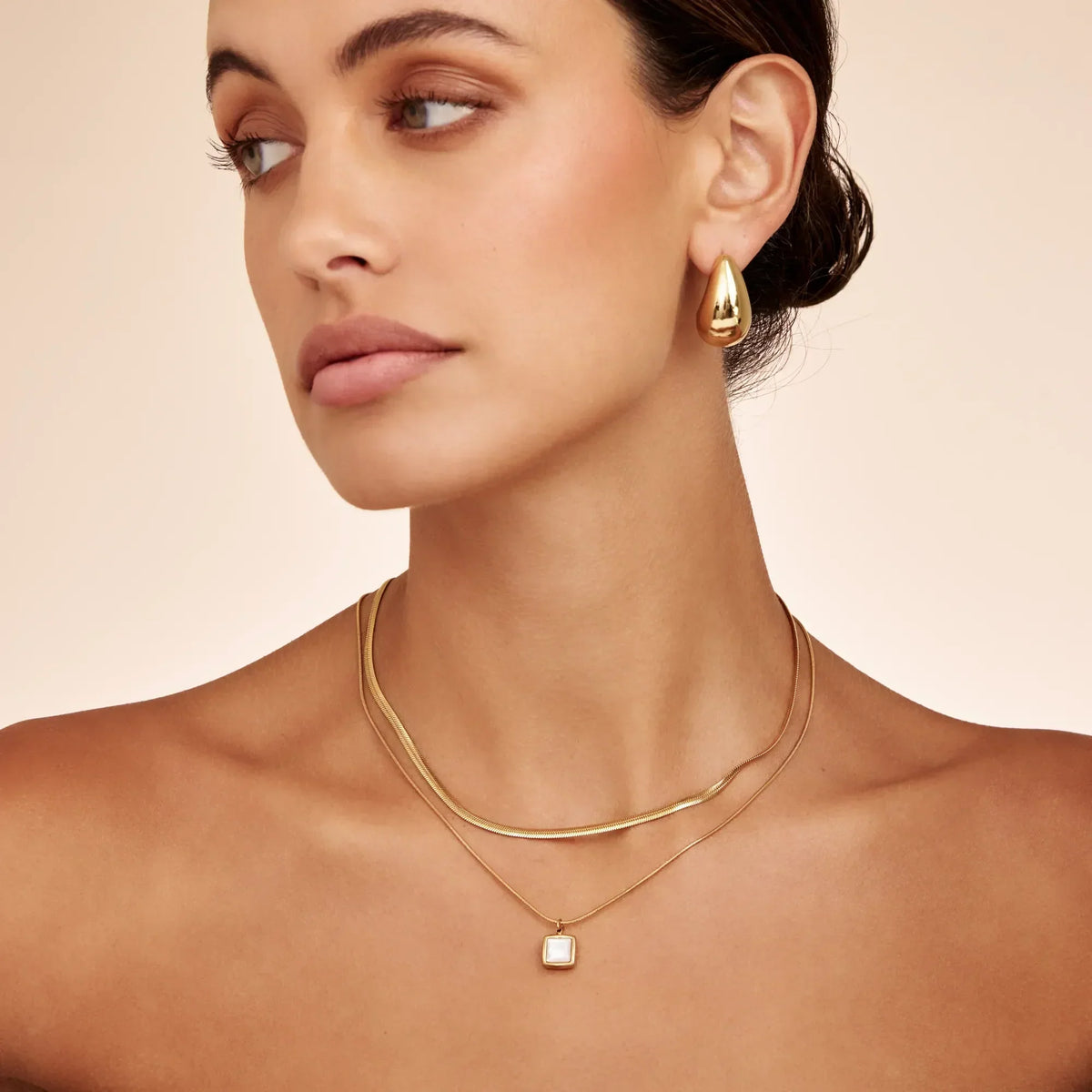 Mother of Pearl Square Pendant Necklace
